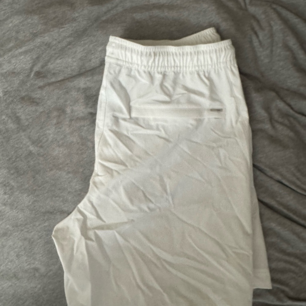 Vuori White Crosscourt Shorts - Picture 5 of 5